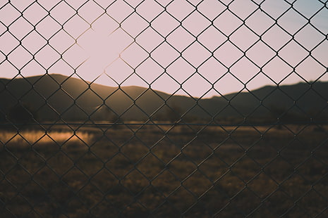 gray metal chain link fence, fence, mesh, blur, nature, HD wallpaper HD wallpaper