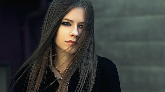 Avril Lavigne, mujer, morena, cabello largo, cara, ojos azules, cabello en la cara, ojos ahumados, Fondo de pantalla HD HD wallpaper