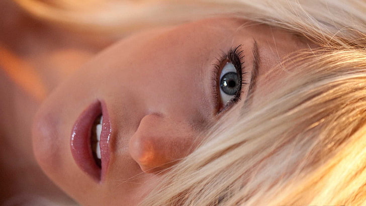 twarz, kobieta-dziewczyna-seksowna-blondynka-usta-niebieskie-oczy-makijaż, Tapety HD