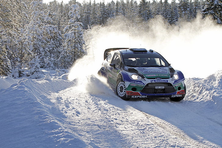 бяла, лилава и зелена кола, Ford, зима, сняг, гора, завой, плъзгане, кола, фокус, WRC, рали, спорт, J. M. Latvala, HD тапет