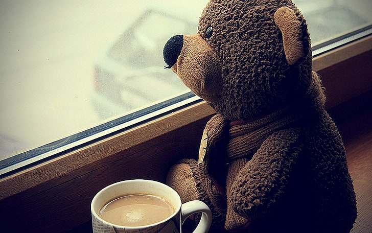 oso de peluche marrón, ositos de peluche, café, taza, ventana, sentado, bufanda, triste, Fondo de pantalla HD