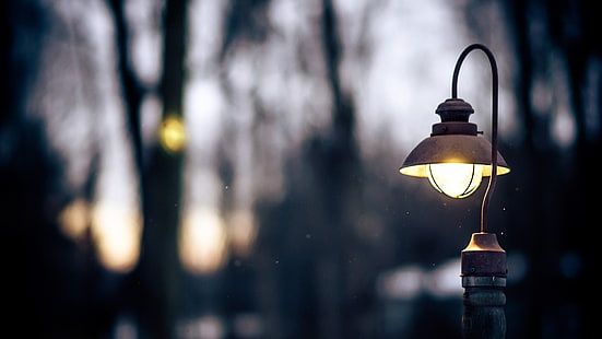 black post lamp, shallow focus photography of black and brass street lantern, blurred, lights, street light, bokeh, HD wallpaper HD wallpaper