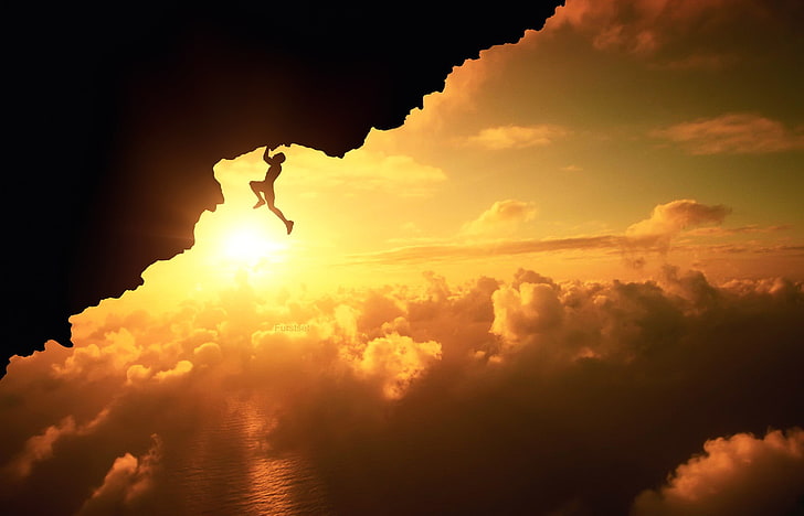 silhouette d'homme escaladant la montagne avec un ciel nuageux, paysage, soleil, ciel, montagnes, nuages, photographie, sports, Fond d'écran HD