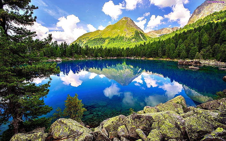 Lago, foresta, montagne, rocce, alberi, cielo, nuvole, paesaggi naturali, Lago, foresta, montagne, rocce, alberi, cielo, nuvole, natura, paesaggio, Sfondo HD