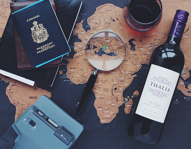 パスポート、地図、ギリシャのワイン、拡大鏡、その他、 HDデスクトップの壁紙
