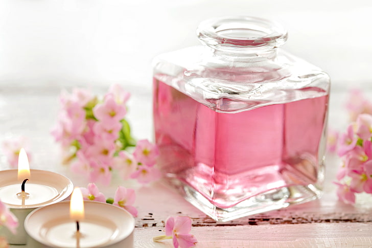 przezroczysta szklana butelka i dwie świece tealight, świece, różowe, kwiaty, Spa, perfumy, olejek, zen, Tapety HD