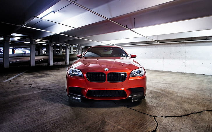 BMW M5 F10 موقف سيارات برتقالي اللون البرتقالي، خلفية HD