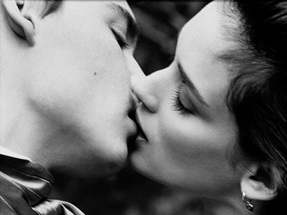 homem e mulher beijando em tons de cinza foto, garota, cara, beijo, HD papel de parede HD wallpaper