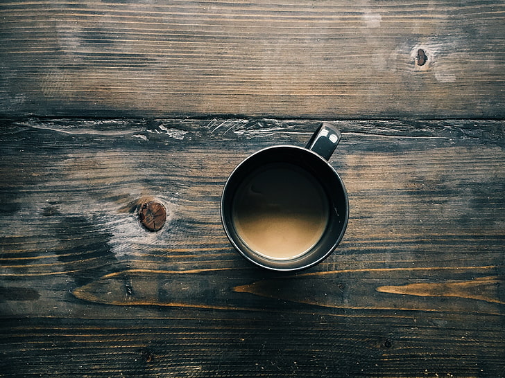 schwarzer Keramikbecher, Kaffee, Tasse, Holzoberfläche, HD-Hintergrundbild