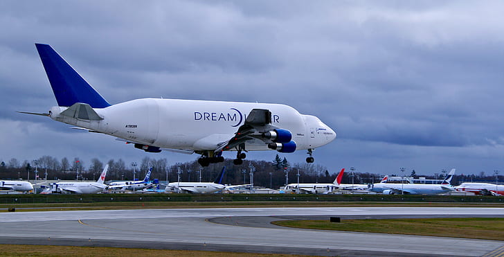 747 400, aircrafts, airliner, airplane, beluga, boeing, cargo, dreamlifter, plane, sky, transport, HD wallpaper