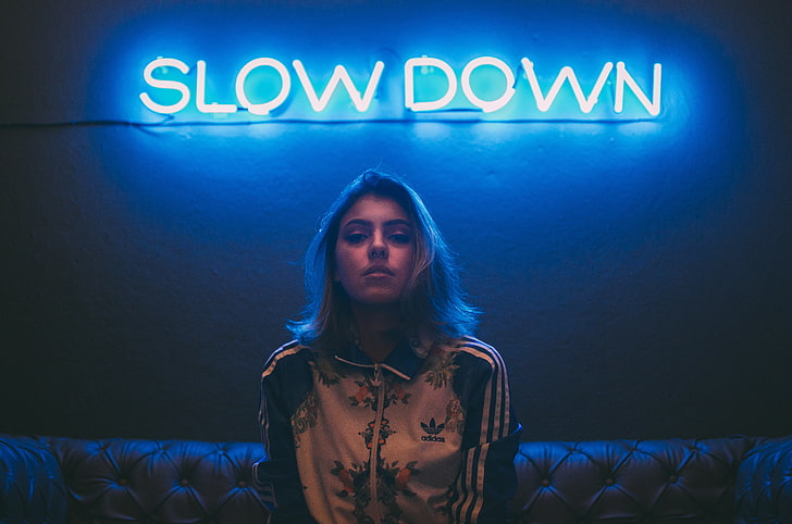 Poster del film Slow Down, donne, neon, naso trafitto, seduto, guardando spettatore, felpe, Sfondo HD