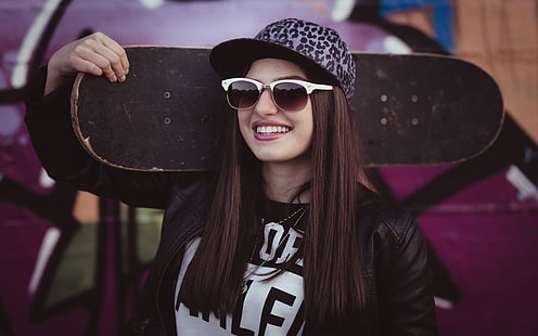 skateboard, skateboard, olahraga, kacamata hitam, wanita dengan corak, jaket kulit, Wallpaper HD HD wallpaper