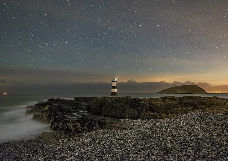white and black lighthouse near body of water at night, Starlight, Point, white, black, lighthouse, body of water, at night, night  sky, stars, beach, coast, Wales, Penmon  Anglesey, landscape, seascape, surf, waves, sea, puffin island, ynys seiriol, Sony A7S, ursa major, rocks, pebbles, night, nature, coastline, rock - Object, sky, dusk, sunset, HD wallpaper