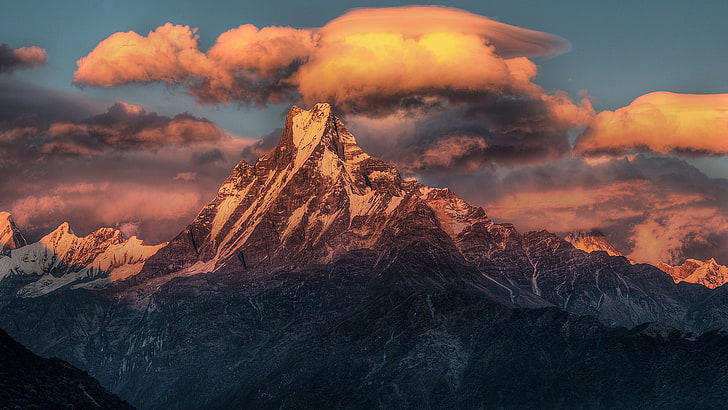 montagne enneigée sous ciel nuageux, paysage, nature, montagnes, nuages, lumière du soleil, Himalaya, Fond d'écran HD