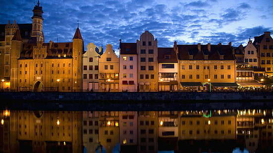 miasto, budynek, architektura, odbicie, rzeka, woda, chmury, noc, światła, Gdańsk, Polska, symetria, polski, Tapety HD HD wallpaper
