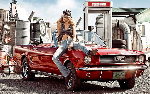 Ford Mustang convertibile rosso, auto, Ford Mustang, donne, va macchina, donne con auto, jeans, donne con occhiali, macchine rosse, veicolo, gambe allargate, Sfondo HD HD wallpaper