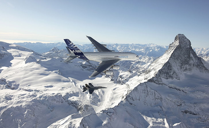 фотография, планини, самолет, военен самолет, пътнически самолет, Airbus A-380-861, самолет, McDonnell Douglas F / A-18 Hornet, Швейцария, HD тапет