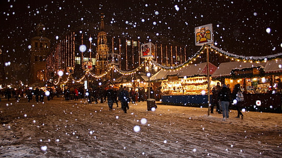 noc, śnieg, lampki choinkowe, lekki, Miasto, zimowy, oświetlenie, świąteczna dekoracja, zdarzenie, śnieg, Boże Narodzenie, Bawaria, wieczór, tłum, Norymberga, Jarmark Bożonarodzeniowy, Tapety HD HD wallpaper