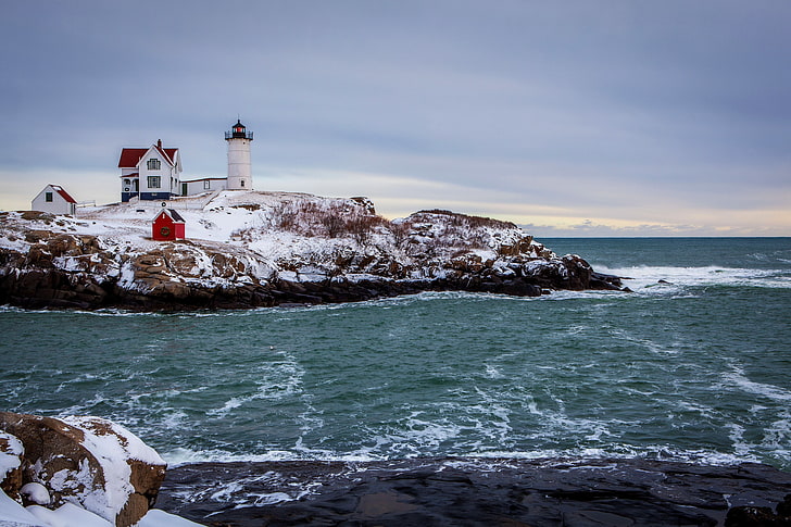 белый маяк, природа, пейзаж, море, Исландия, маяк, скалы, волны, дом, зима, снег, облака, горизонт, HD обои