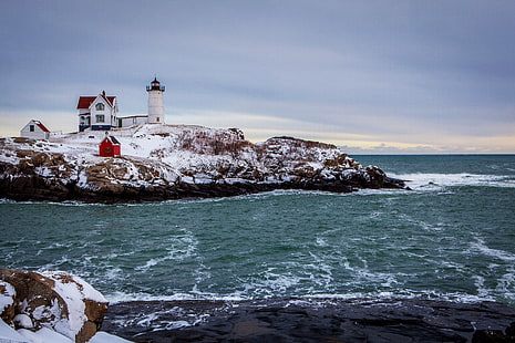 白い灯台、自然、風景、海、アイスランド、灯台、岩、波、家、冬、雪、雲、地平線、 HDデスクトップの壁紙 HD wallpaper
