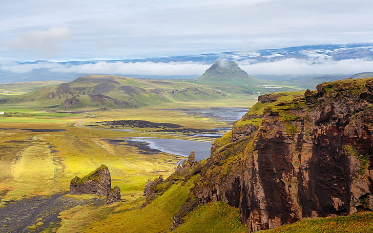Islandia, montañas, rocas, laderas, hierba, cielo, nubes, montaña verde y lago, Islandia, montañas, rocas, laderas, hierba, cielo, nubes, Fondo de pantalla HD