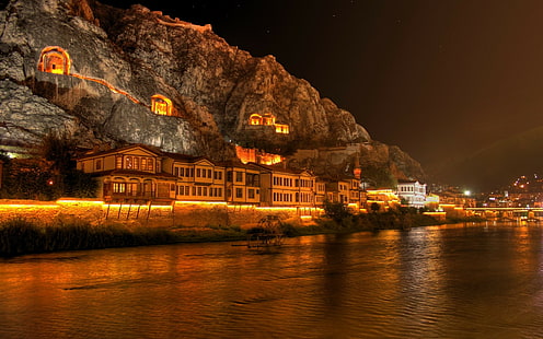 الصخور ، البناء ، الساحل ، الليل ، الأضواء ، تركيا ، أماسيا، خلفية HD HD wallpaper