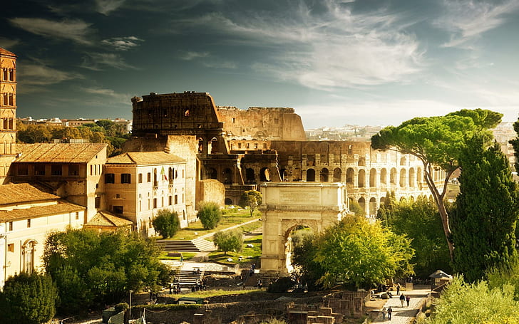 Coliseo de Roma, edificios de hormigón blanco, naturaleza, árboles hermosos, Roma, Italia, arquitectura, monumentos, Coliseo, nubes, naturaleza y tierra, Fondo de pantalla HD
