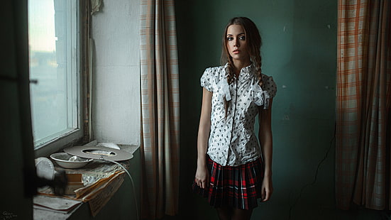 เสื้อเชิ้ตกระโปรงลายสก็อตเด็กนักเรียน Ksenia Kokoreva ผู้หญิงสีขาวและดำ, วอลล์เปเปอร์ HD HD wallpaper