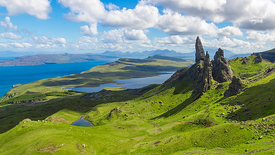スコットランド、スカイ島のオールドマン、スコットランドの水域近くの茶色の岩の形成の風景写真、 HDデスクトップの壁紙 HD wallpaper