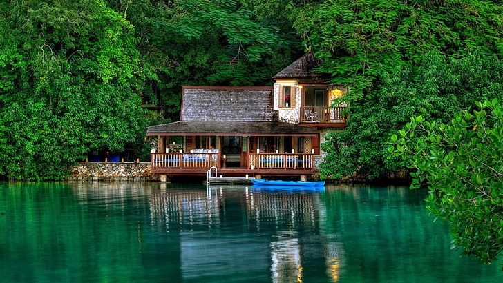 湖、海、家、水、写真の近くのグレーと白のキャビン、 HDデスクトップの壁紙