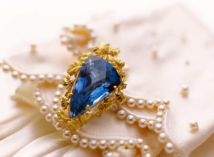 anillo de color dorado con piedras preciosas azules, decoración, piedra, oro, perlas, Fondo de pantalla HD