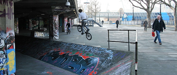 BMX, град, екстремен спорт, графити, пейзаж, Лондон, хора, рампи, шок, спорт, улица, трикове, гледане, зимно облекло, HD тапет