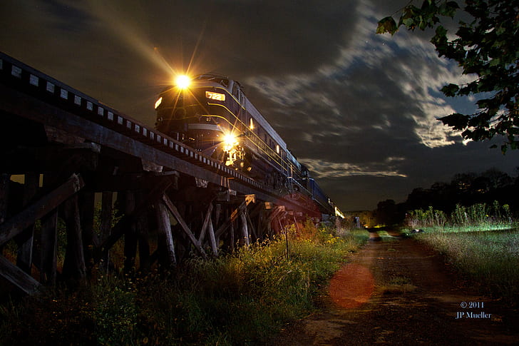 high definition photography of train, BandO, Looking Ahead, high definition, train, Trains, Railroads, RR, Night Photography, night, bridge - Man Made Structure, HD wallpaper