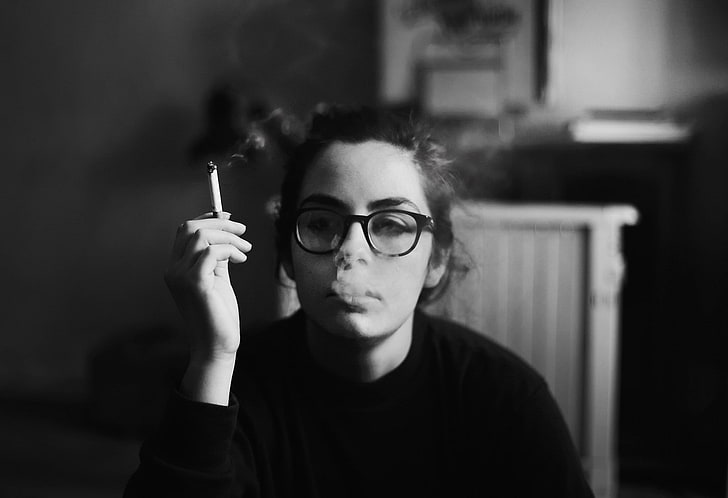 ผู้หญิง, ขาวดำ, การสูบบุหรี่, บุหรี่, แว่นตา, ผู้หญิงที่มีแว่นตา, วอลล์เปเปอร์ HD