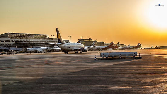 бело-черный авиалайнер, Закат, Восход, Аэропорт, Боинг, Самолет, Пассажирский, 737, HD обои HD wallpaper