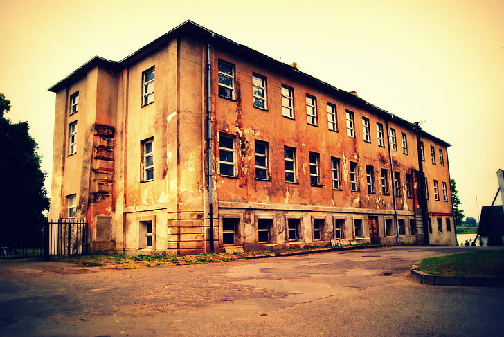braunes und weißes konkretes Gebäude, Gebäude, verlassen, HD-Hintergrundbild