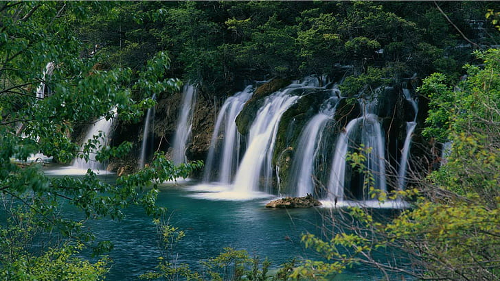 Wodospady Plitwice, Chorwacja, kamienie, ładne, liście, biały, woda, chorwacja, piana, jasny, niebieski, plitivice, panoramiczny, Tapety HD