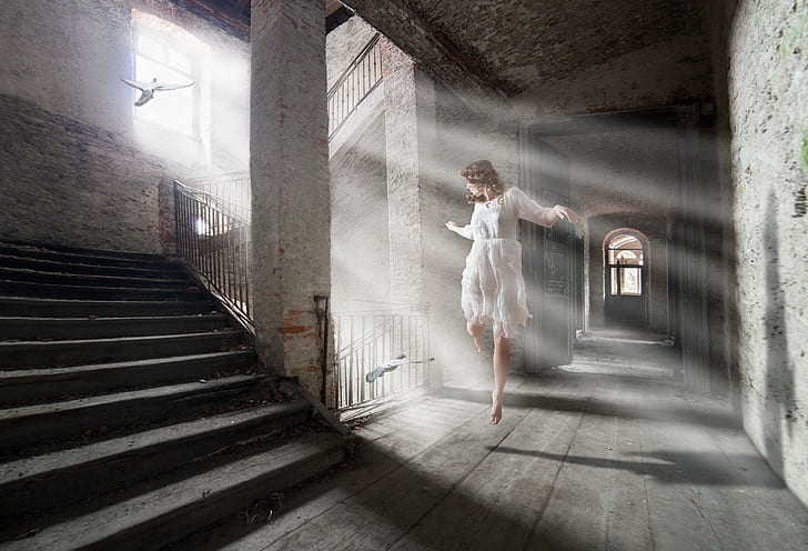 Salto, manipulação de fotos, pombos, sombra, escadas, raios de sol, vestido branco, mulheres, HD papel de parede