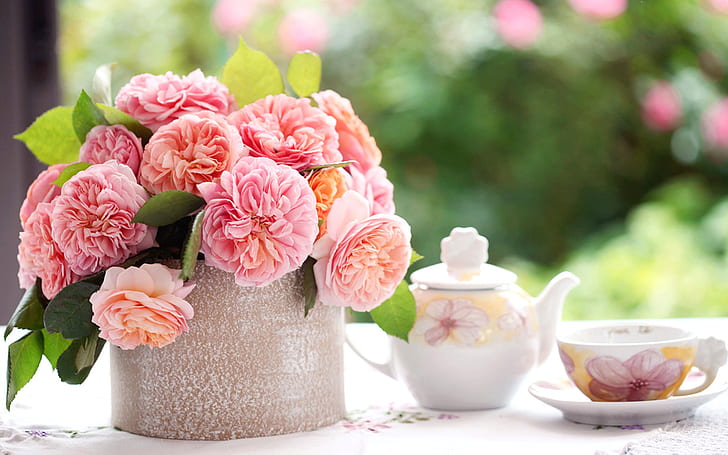 Różowe kwiaty róży, stół, filiżanka, herbata, rozmycie, różowy, róża, kwiaty, stół, filiżanka, herbata, rozmycie, Tapety HD