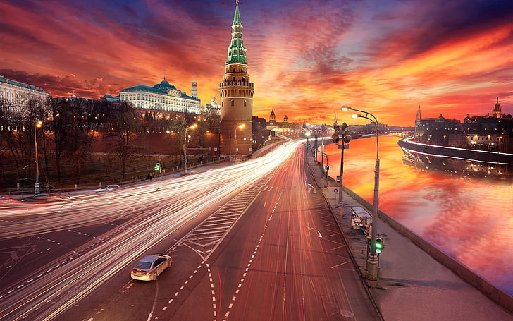 time lapse photo of cars on road, cityscape, long exposure, road, sunset, lights, river, light trails, Moscow, Russia, city, architecture, capital, clouds, building, town square, street, car, reflection, traffic lights, Kremlin, old building, HD wallpaper