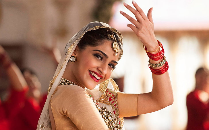Smile Queen Sonam Kapoor, beżowy hidżab dla kobiet, celebrytki, Sonam Kapoor, bollywood, buźka, sari, Tapety HD