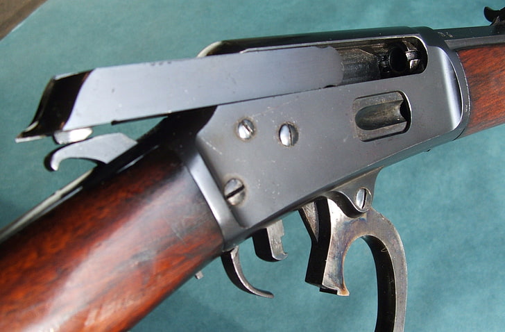 коричневый и черный металлический инструмент, пистолет, винтовка действия рычага, HD обои