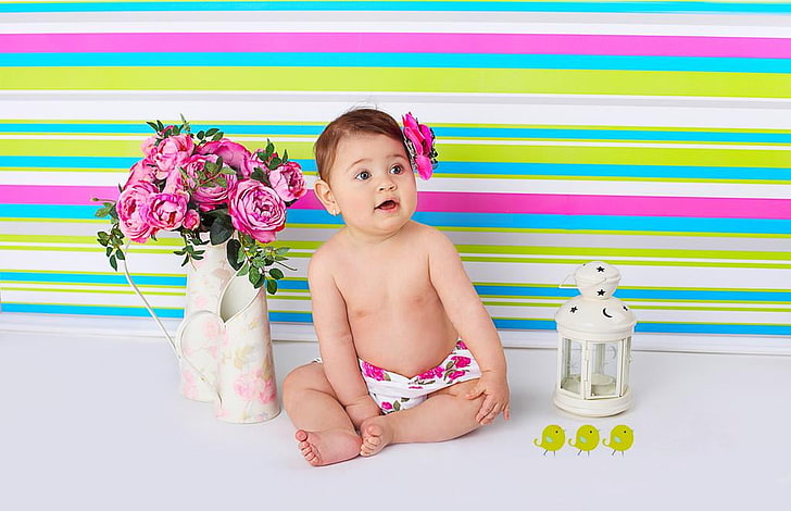 Bebé con pájaros de dibujos animados, fondos florales rosas y blancos del  bebé, Fondo de pantalla HD | Wallpaperbetter