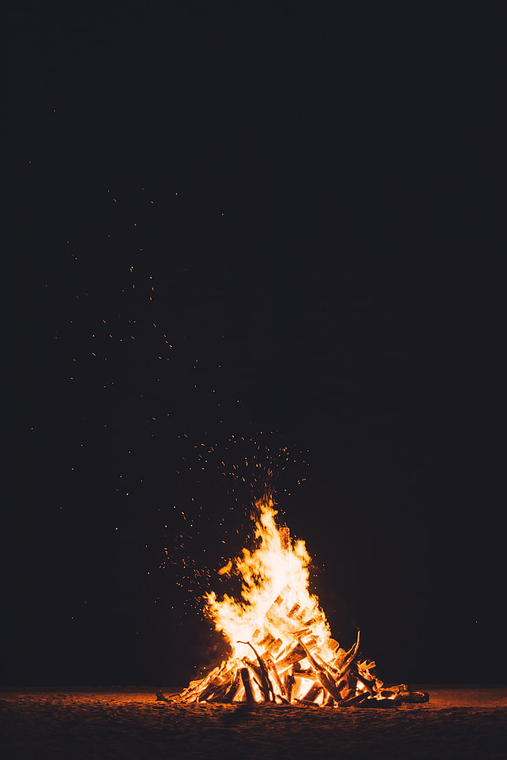 たき火 A 燃える 燃える キャンプファイヤー 暗い 火 煙 Fire Hdデスクトップの壁紙 Wallpaperbetter
