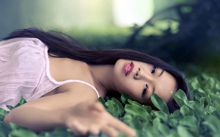 жени, модел, азиатски, легнал, жени на открито, растения, дълга коса, HD тапет