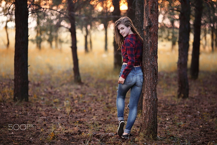women's red and blue plaid sport shirt, women, blonde, trees, sneakers, back, shirt, pants, jeans, smiling, depth of field, women outdoors, HD wallpaper