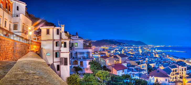 domy pomalowane na brązowo, morze, wybrzeże, budynek, Włochy, panorama, miasto nocą, Kampania, Wybrzeże Amalfi, Salerno, Zatoka Salerno, Kampania, Tapety HD