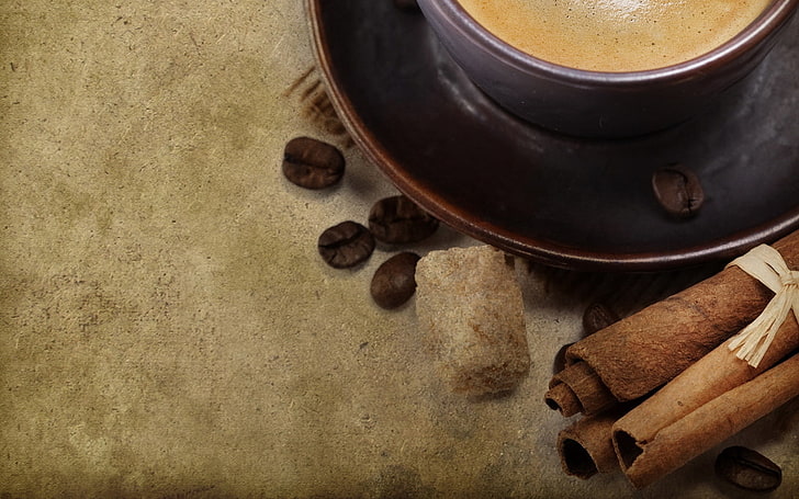 biji kopi panggang dan batang kayu manis, kopi, cangkir, biji-bijian, kayu manis, gula, Wallpaper HD