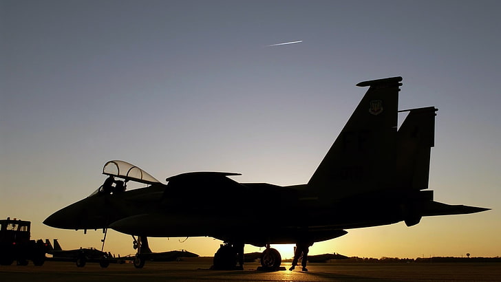черно-бяла настолна лампа, военен самолет, самолет, джетове, F-15 Eagle, силует, контрайли, самолет, воен, HD тапет