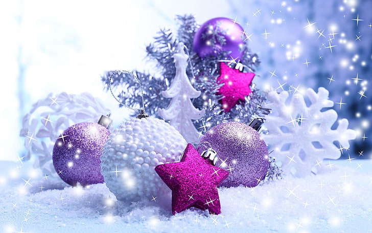фиолетовые и белые безделушки, Рождество, Новый год, блестки, новогодние украшения, снежинки, звезды, HD обои